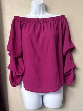 #753 Intu Berry on Off Shoulder Tiered Sleeve Blouse Size Medium